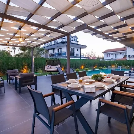Gezer Luxury Private Pool فيلة