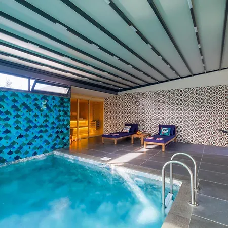 Gezer Luxury Private Pool فيلة